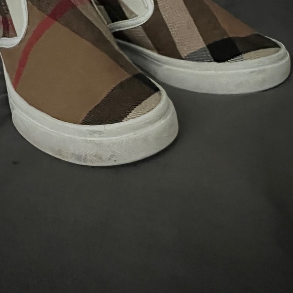 Kid Burberry Slip ons - Picture 2 of 3